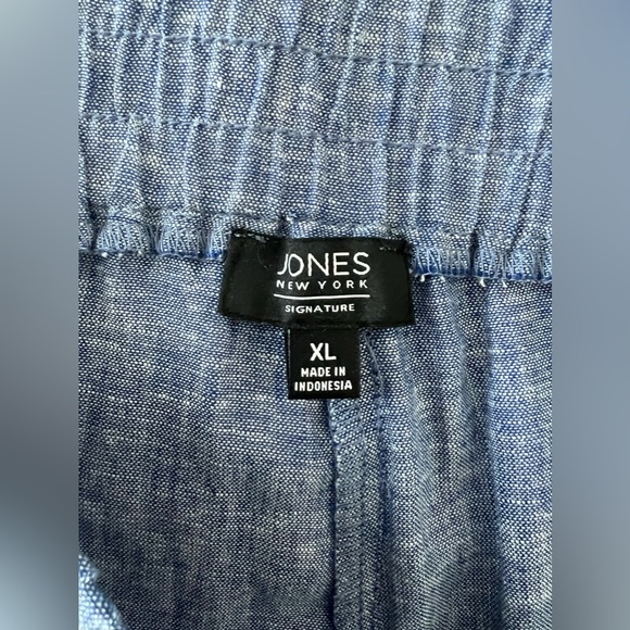 NWOT Jones New York Signature capri pants. Stretch waist. Easy wear.Comfortable. - Picture 8 of 12
